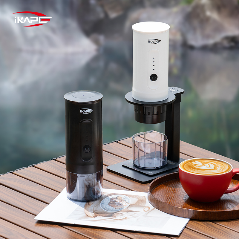 Home Barista - IKAPE เครื่องชงกาแฟแบบพกพาคาโป้ K1/กาแฟแคปซูล 2-in-1 เอสเพรสโซไร้สายไฟฟ้าแบบพกพา/สำหรับบ้าน/รถยนต์/แคมป์ปิ้งกลางแจ้ง/การเดินทาง